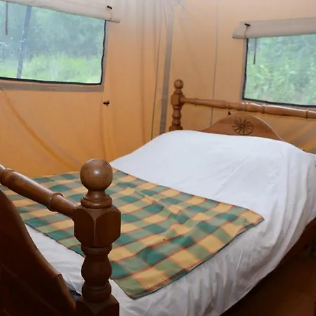 Lodge Canadian Fields York