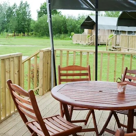 Canadian Fields 山林小屋 *